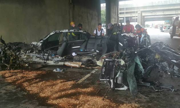 BMW se parte ao meio em acidente em São Paulo